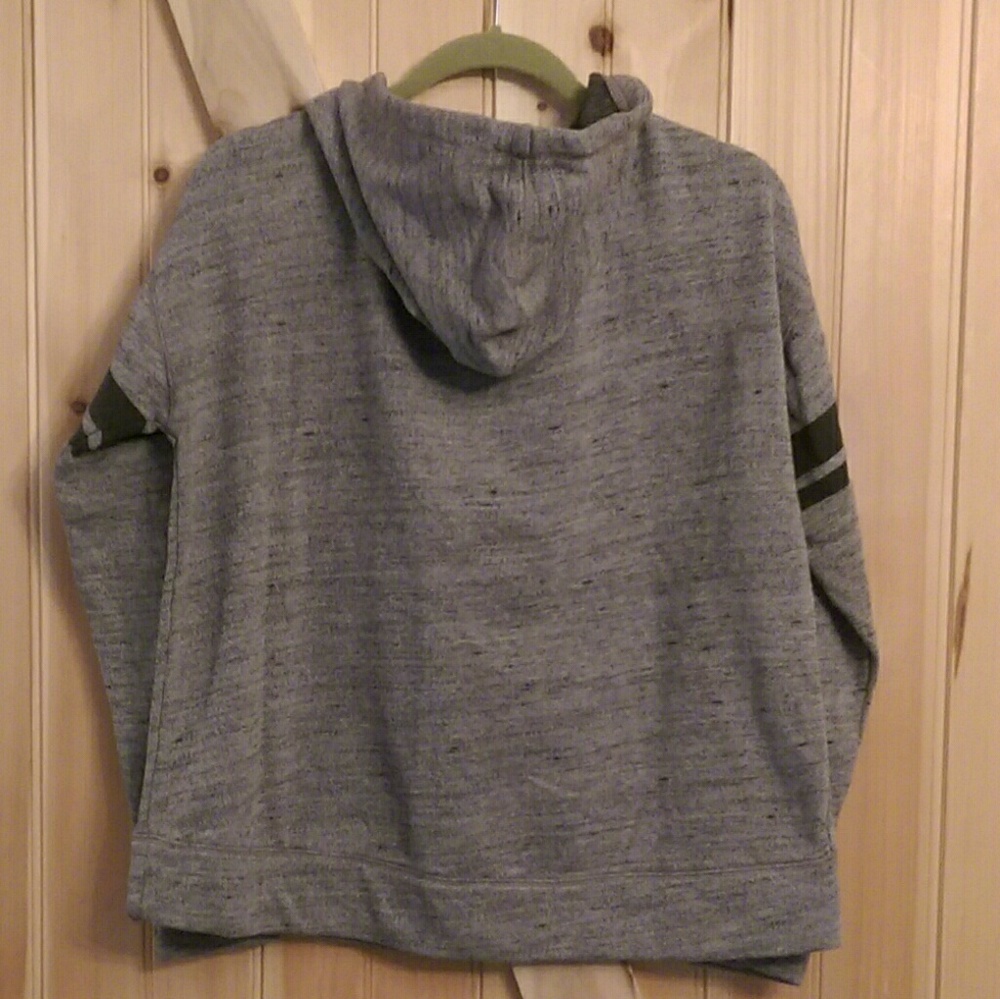 Hoodie in Heathered Grey - Picture 2 of 7